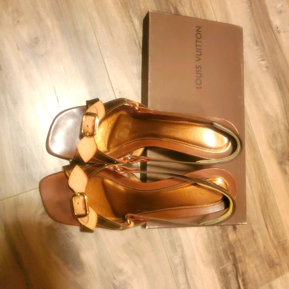 Louis Vuitton 👡